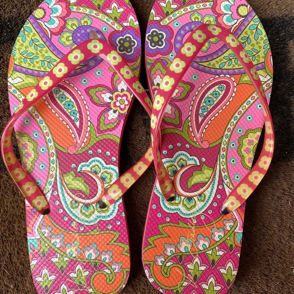 Vera Bradley Shoes - Vera Bradley sandals in a vibrant "Paisley in Paradise" pattern Women’s Size 5-6